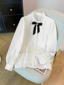 GlowEve CURVE 大码女士优雅复古褶皱衬衫，荷叶边领口甜美蝴蝶结褶皱衬衫，适合约会、朋友聚会或日常通勤，春秋季白色优雅上衣 白色衬衫 优雅蝴蝶结衬衫 白色长袖衬衫 女士衬衫 女士衬衫 优雅衬衫 女士衬衫 女士衬衫 - 白色 - 查看 5