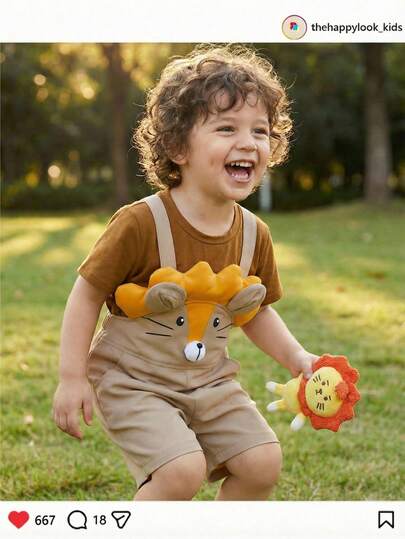 THE HAPPY LOOK Set de 2 piezas con parte superior de manga corta de cuello redondo suave de punto con estampado de león de dibujos animados y pantalones de peto para niño pequeño