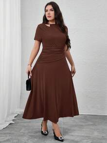 Modelyn Plus Size Women's Solid Color Cutout Shoulder Ruched Short Sleeve Casual Dress - Coffee Brown - View 5