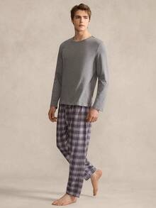 Manfinity Underwear&Sleepwear Basics 男士休闲家居服套装，包括灰色圆领短袖上衣和格子裤，简约舒适，适合居家放松。 - 灰色 - 查看 5