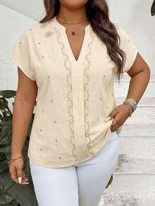 SHEIN LUNE Áo sơ mi nữ cỡ lớn mùa xuân hè màu mơ quyến rũ với họa tiết thêu tinh tế, cổ áo xẻ và thiết kế ngắn hơn ở phía trước và dài hơn ở phía sau. Áo kiểu nữ thanh lịch, kín đáo, áo cỡ lớn, áo màu kem, áo cỡ lớn dành cho người có thân hình đầy đặn, áo sơ mi mùa hè cỡ lớn, áo kiểu mùa hè cỡ lớn, áo thêu, áo cỡ lớn dành cho người có thân hình đầy đặn, áo tay ngắn, áo cổ chữ V cho nữ, áo thêu thanh lịch, áo thêu cho nữ, áo kiểu thanh lịch cho nữ, áo thêu nữ, áo kiểu boho cho nữ, áo nữ. - Màu be - Xem 5