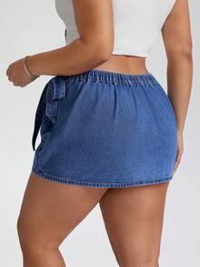 SHEIN CURVE+ 大码女装夏季休闲度假日常通勤系带牛仔迷你裙复活节裙节日裙优雅裙派对沙滩装女装毕业裙优雅裙女装休闲裙女装度假装女装沙滩度假装女装蓝色裙子女装大码系带牛仔短裤夏季休闲蓝色牛仔短裤 - 淺色水洗藍 - 查看 2