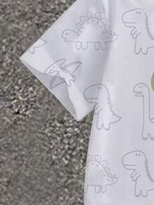 SHEIN Streecool Kids Bộ 2 món gồm áo thun cổ tròn tay ngắn in hình khủng long hoạt hình và quần cargo cho bé trai, thích hợp cho các lễ hội, tiệc tùng, mùa xuân/hè. Chất liệu nhẹ và thoải mái, thời trang thường ngày cho hoạt động ngoài trời, dã ngoại, đi học, nghỉ lễ, làm quà tặng. - Nhiều màu - Xem 5