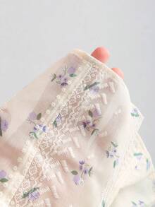 Sweetra Women's Sweet & Cute Casual Daily Wear Fashion Versatile Embroidered & Printed Fabric Splicing Lace Trim Waist V-Neck Short Sleeve Cropped Blouse, Spring/Summer - Multicolor - View 3