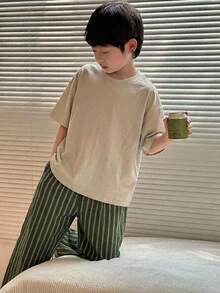 Dazy Kids Bộ 2 món cho bé trai: Áo thun cổ tròn tay ngắn và quần kẻ caro, thích hợp mặc mùa xuân/hè. - Màu be - Xem 3