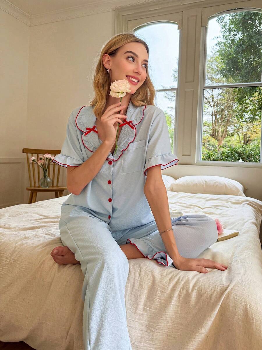 SHEIN 女士浪漫休闲褶皱面料撞色荷叶边领短袖睡衣套装（含裤子） - 藍色 - 查看 1