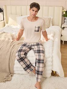 CoupledUp 杏色短袖印花口袋上衣和黑色杏色格子印花裤男士休闲睡衣套装 - 杏色 - 查看 5