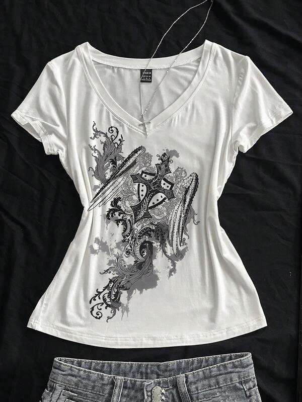 StreetHx 女士夏季V领修身T恤，十字翅膀朋克亚文化动漫印花，白色短袖V领T恤