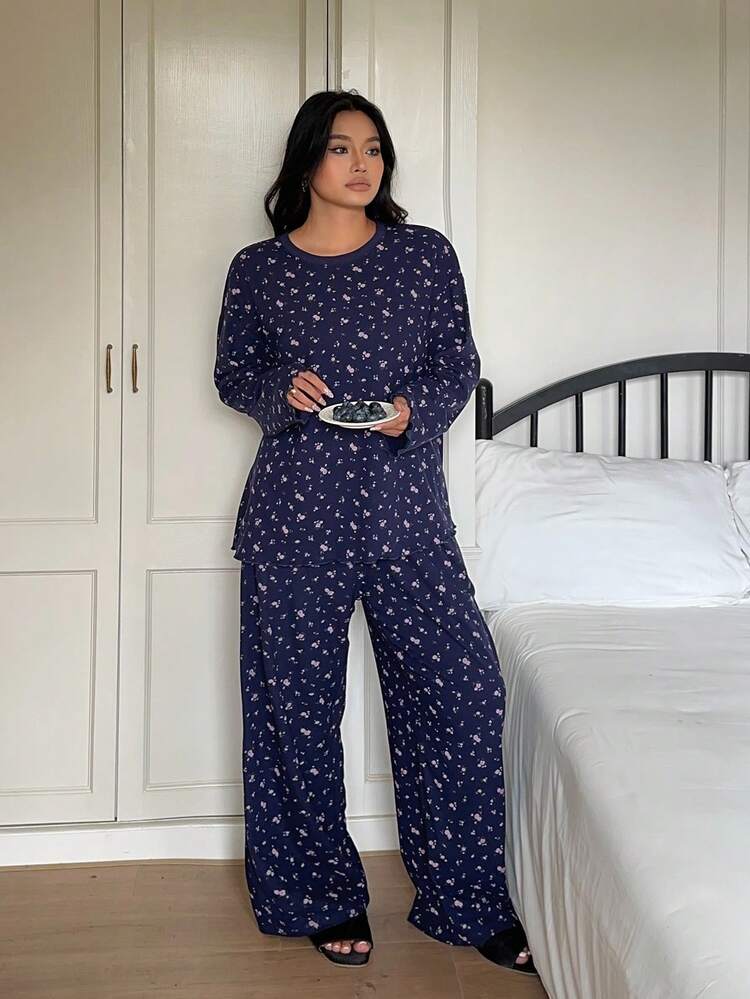 Dazy Plus Plus Size Women Ditsy Floral Loose Pajama Set, Comfortable Home Wear For Spring & Autumn