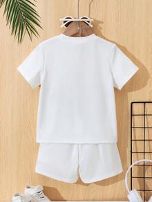 SHEIN 2件套幼儿男童宽松休闲舒适简约运动街头风白色短袖T恤和短裤套装，夏季 - 白色 - 查看 2