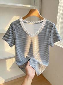 Resyla 时尚简约女士修身V领蕾丝领T恤，送朋友的礼物 - 白色 - 查看 1