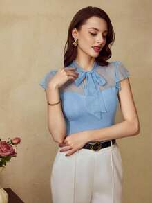 Vintamour 复古优雅女士T恤，春夏修身网眼拼接前领蝴蝶结T恤，浅蓝色荷叶边袖T恤 - 淺藍色 - 查看 7
