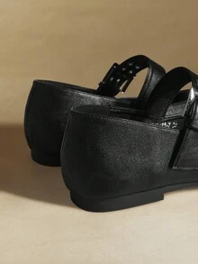 CUCCOO BIZCHIC 女士方头套脚鞋，金属搭扣，简约设计 - 黑色 - 查看 4