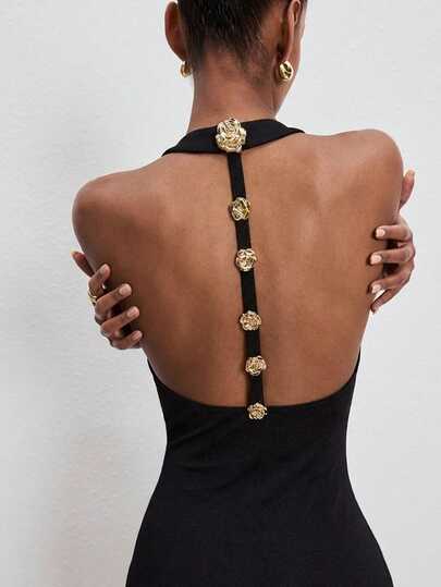 ATUI Studio 女士纯色露背金属花朵装饰无袖修身时尚连衣裙