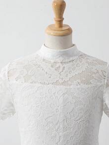 SHEIN 夏季女童蕾丝短袖网纱连衣裙，圆领蕾丝镂空上衣搭配A字纯色网纱裙，优雅百搭，适合春夏穿着，也适合派对、婚礼、聚会等场合。波西米亚风白色连衣裙，适合青少年穿着。 - 白色 - 查看 5