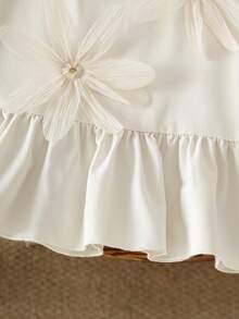 SHEIN 女婴夏季短袖连衣裙，荷叶边领口增添柔美可爱气息，裙身饰有3D立体花朵，轻盈优雅，整体干净柔和，适合作为甜美小礼服出席派对或外出活动。 - 杏色 - 查看 4