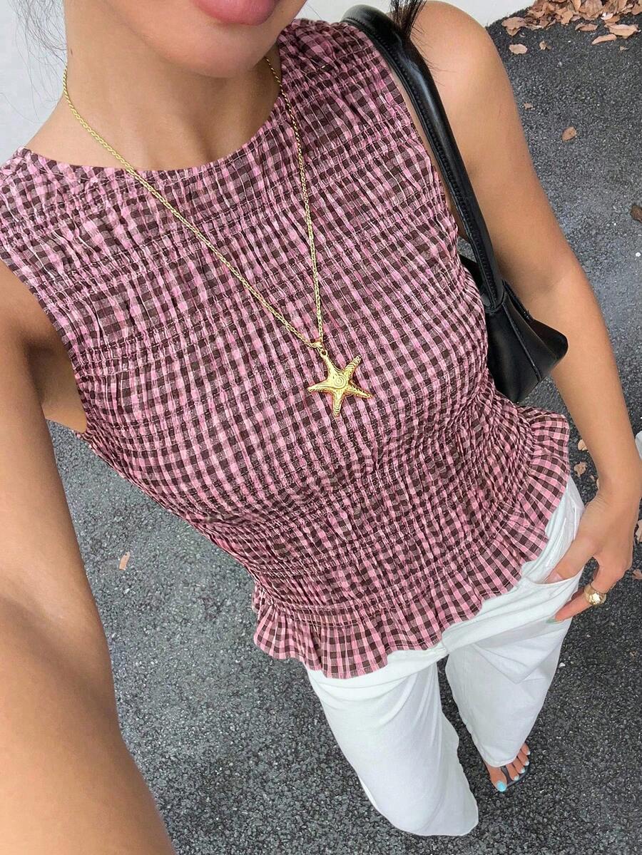 Siren Gaze 女士粉色格子美学褶皱无袖背心，荷叶边下摆，休闲夏季格子褶皱背心，无袖圆领粉色格子美学褶皱上身，女士格子上衣，方领上衣，粉色上衣，夏季女士服装，沙滩装，外出上衣，度假装，女士休闲装 - 粉色 - 查看 1