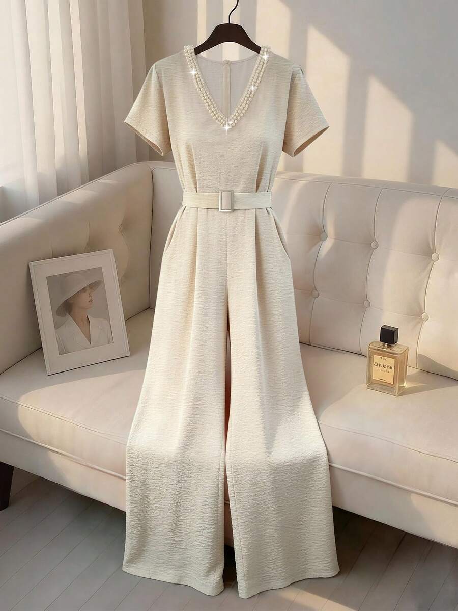 Franclia 纯色纹理V领珍珠串珠腰部褶皱时尚优雅女士短袖连体裤 - 杏色 - 查看 1