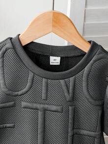 SHEIN 2件套男童休闲纯色提花面料短袖拼接撞色T恤和短裤套装，适合日常休闲户外活动，春夏款 - 深灰色 - 查看 6