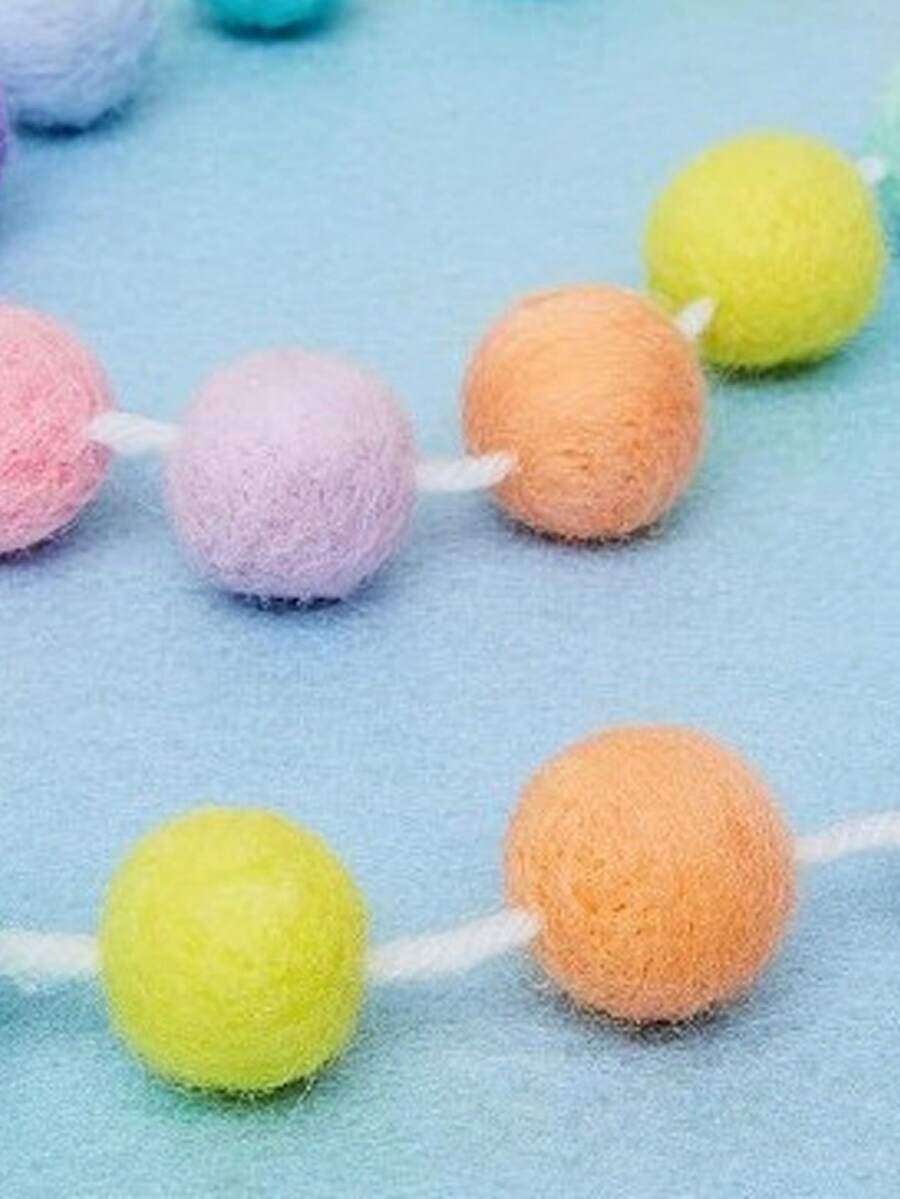 Vòng hoa trang trí hình quả cầu bông màu macaron cao 1,96 mét với 24 quả cầu bông và dây treo màu pastel dài 5 mét, thích hợp dùng làm phông nền cổng cưới, trang trí tường, tiệc sinh nhật, Giáng sinh, Lễ Phục sinh và các dịp lễ gia đình. - Nhiều màu - Xem 1