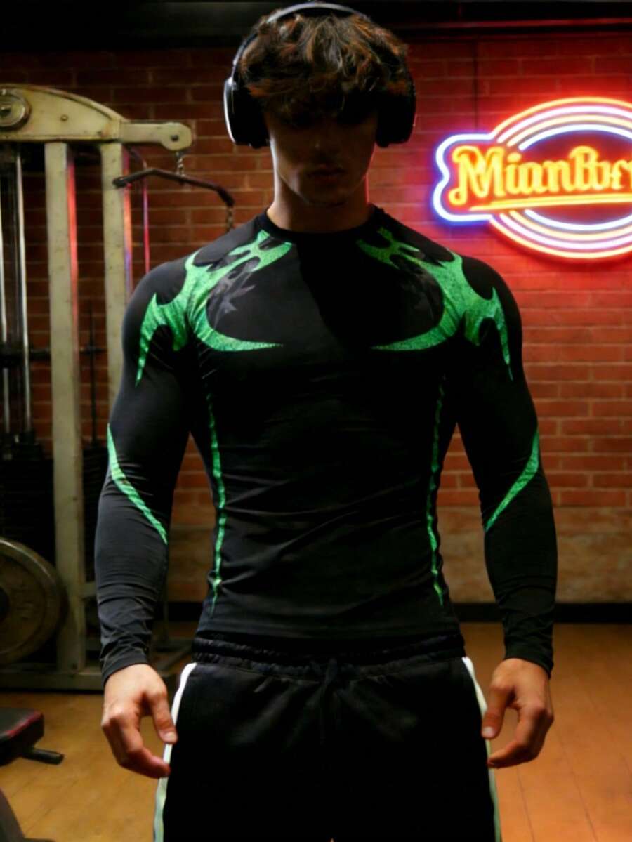 Manfinity Sport PWRUP 男士印花插肩袖修身运动T恤 - 黑色 - 查看 1