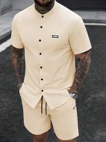 Manfinity CasualCool 男士纯色立领短袖衬衫上衣和口袋短裤休闲日常套装两件套男士奶油色套装男士两件套男士夏季套装男士两件套夏季复古风，适合日常休闲、周末旅行、户外活动、探险旅行、轻松的工作环境或半正式场合，可作为男友/丈夫礼物、周年纪念/生日礼物、派对夏季假期、沙滩装、夏威夷婚礼、春夏两季穿着。 - 米色 - 查看 5