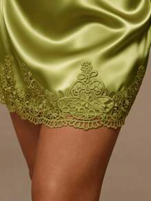 SHEIN Glamour Women's Fashion Low Waist Satin Contrast Lace Sexy Party Mini Skirt - Green - View 3