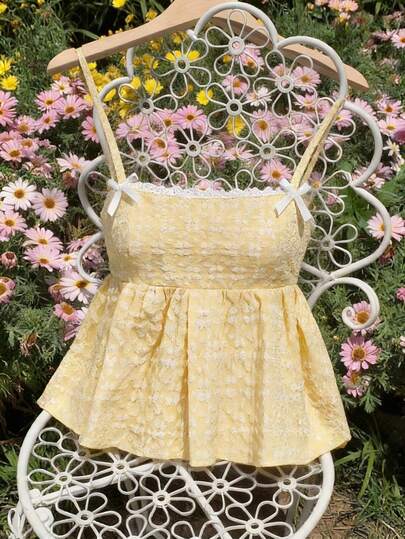 SHEIN MOD Plus Size Women's Bowknot Yellow Jacquard Fabric Lace Trim Camisole.Yellow Blend Jacquard Top Floral Texture Sleeveless Strap Design Square Neck Flared Hem Soft Fabric Sweet Style Lightweight Feel Spring Summer Daily Wear Casual Wear Women's Top