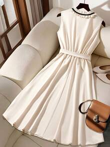 GlowEve Đầm nữ thanh lịch màu mơ và đen với nơ thắt cổ, kiểu dáng đơn giản, cài cúc tròn, viền bèo nhún, không tay, ôm sát, xòe nhẹ, đa năng cho mùa xuân và hè. - Màu be - Xem 2