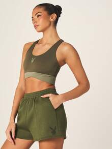 Missguided x Playboy 橄榄绿运动短裤，印有数字 53，侧边口袋，弹性腰带，休闲夏季家居服 - 軍綠色 - 查看 3