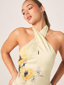 MISSGUIDED Floral Halterneck Mini Bodycon Dress With Cross Front Design And Open Back Detail For Summer Party Events - Multicolor - View 5