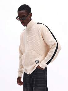 SUMWON Áo khoác cardigan dệt kim màu kem có khóa kéo toàn bộ dành cho nam với họa tiết sọc đen ở hai bên và logo trang trí - Màu be - Xem 5