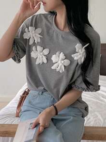 DAZY 女士休闲宽松圆领T恤，饰有3D立体花卉图案，适合春夏、情人节、办公穿着 - 灰色 - 查看 6