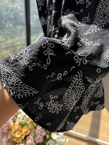SHEIN EZwear Camisa de chaleco con estampado de anacardo negro de estilo casual de vacaciones, parte superior de paisley con lazo para mujer de talla grande, nuevas llegadas de blusas de verano casuales y elegantes para mujer - Negro - Ver 6