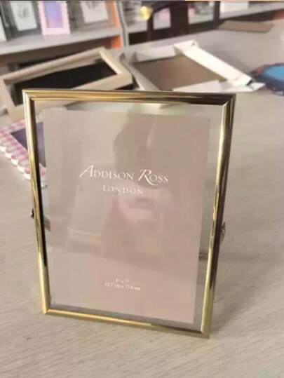 1Pc Photo Frame, Golden Metal Photo Frame With Acrylic Transparent Surface-Clear To Display Photos, For Long-Term Use. Modern Minimalist Style Decorative Frame, Fits Home Living Room, Bedroom, Blends With Diverse Decor. Ideal Home Supplies Gift For Birthday, Graduation, Housewarming; Protects Photos, Enhances Home Aesthetics.