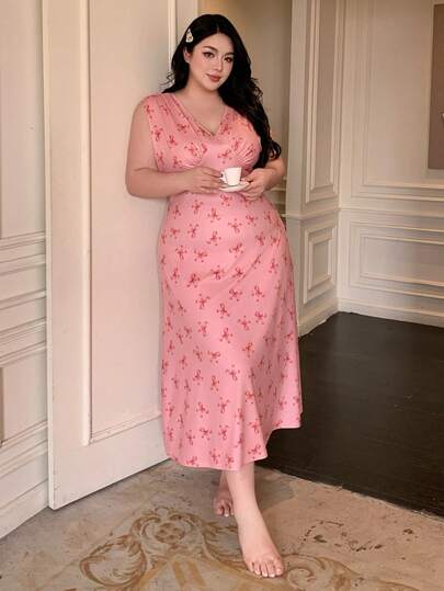 Dazy Plus 大码女式蝴蝶结花卉印花修身V领性感长款睡裙，春夏款