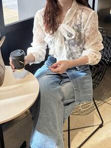 FRIFUL 女士系带蝴蝶结蕾丝拼接灯笼袖薄纱衬衫 - 白色 - 查看 2