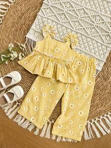 SHEIN Baby Girl Vacation Casual Yellow Plaid Floral Bow Decor Camisole And Pants Set Baby Girl Two Pieces Set Cute Baby Girl Outfit Vintage Style Baby Outfit Baby Girls Daisy Outfit Yellow Baby Girl Outfit, Kids - Yellow - View 10