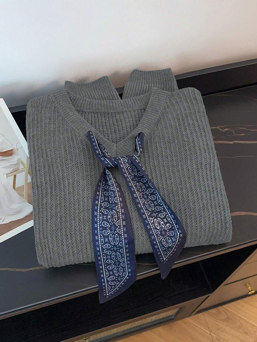 GlowEve CURVE Sweater Pullover Lengan Panjang Minimalis Leher V dengan Tali Pengikat Ukuran Besar - Dark Grey - View 1