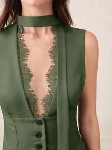 BizChic 优雅蕾丝边V领吊带背心，适合搭配商务休闲外套、都市通勤、商务休闲女装 - 軍綠色 - 查看 4