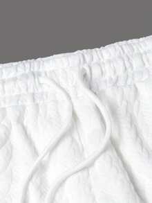 Manfinity Bizformal Bộ đồ nam gồm áo polo jacquard màu xám đậm và quần short jacquard màu trắng - Chất liệu dệt kim có họa tiết, thoáng khí, dáng regular fit, phù hợp cho công sở và cuối tuần, trang phục thường ngày mùa hè cho nam/Áo polo tay ngắn dệt kim có họa tiết màu xám cài nút cho nam mùa hè, bộ 2 món jacquard có họa tiết dành cho nam - Xám đậm & Trắng, bộ áo polo tay ngắn và quần short thường ngày cho nam, chất liệu dệt kim móc. - Nhiều màu - Xem 5