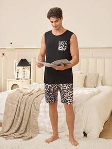 SHEIN Conjunto de pijama de cuello redondo sin mangas con estampado de leopardo y parches para hombre - Multicolor - Ver 7