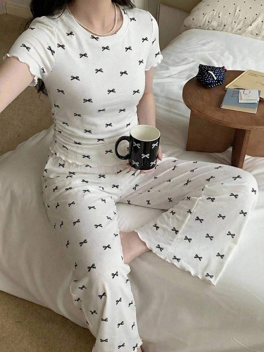 SHEIN 白色夏季可愛單身女派對家庭套裝,兒童青少年女孩蝴蝶結印花睡衣套裝,短袖圓領修身居家休閒服套裝 - 杏色 - 查看 1