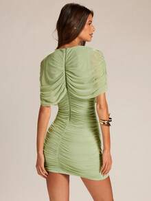 SHEIN BAE 女士纯绿色圆领不对称褶皱修身迷你连衣裙，适合度假、派对、音乐节、宴会、婚礼、毕业季、春夏等场合。 - 綠色 - 查看 2
