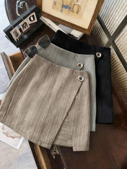 Franclia Elegant Short Striped Low-Waisted Button-Down Skirt For Women: Suitable For Spring, Summer, And Autumn; Ideal For Graduation Ceremonies, Teacher Attire, And Back-To-School Season. A Versatile Striped Skirt Suitable For Summer, Vacations, Everyday Summer Wear, Commuting, And Casual Parties.