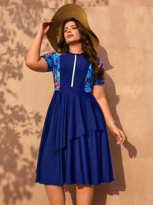 Swim Mulvari 大码女式两件套随机印花半袖拉链前开衩连衣裙搭配纯色短裤，款式简约泳装套装 - 藏蓝色 - 查看 1