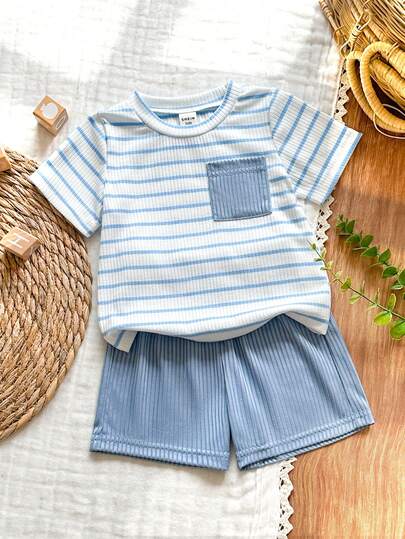 SHEIN Vintaside Kids Bộ đồ 2 món cho bé trai/bé gái: áo thun gân màu tương phản và quần xanh dương, trang phục thường ngày thoải mái, dễ phối đồ, phù hợp cho mọi dịp trong mùa hè.