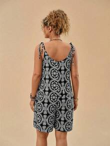 Travachic 大码休闲度假风复古印花红色系带宽松吊带连衣裙（女款） - 黑與白 - 查看 2