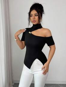 SHEIN Elenzya تي شيرت نسائي أنيق مزين بالمعدن، ذو فتحة كتف غير متماثلة وقصة ضيقة، صيفي - الأسود - مشاهدة 6