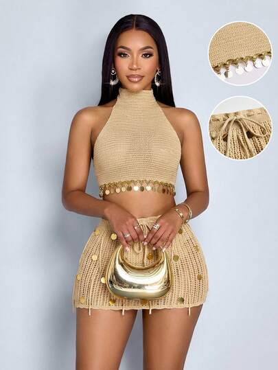 SOLERSUN Este conjunto de vestido de verano para mujer presenta un vestido mini con lentejuelas, tejido, sin mangas, espalda descubierta y recortes, que incluye una blusa de cuello halter y una falda mini con recortes y flecos, decorada con aplicaciones de lentejuelas. Es perfecto para vacaciones de verano en la playa y diversión junto a la piscina.